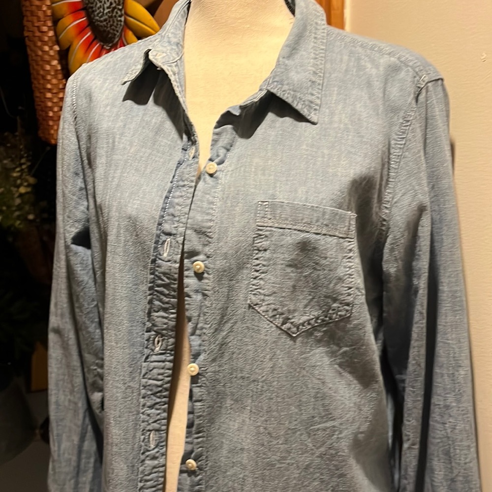 Gap size large chambray shirt